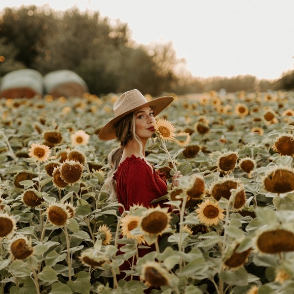 Meet your Posher, Michelle - Picture 1 of 1